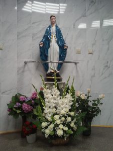 В комунальній 6-ій міській поліклініці м.Львова встановлено фігуру Божої Матері.